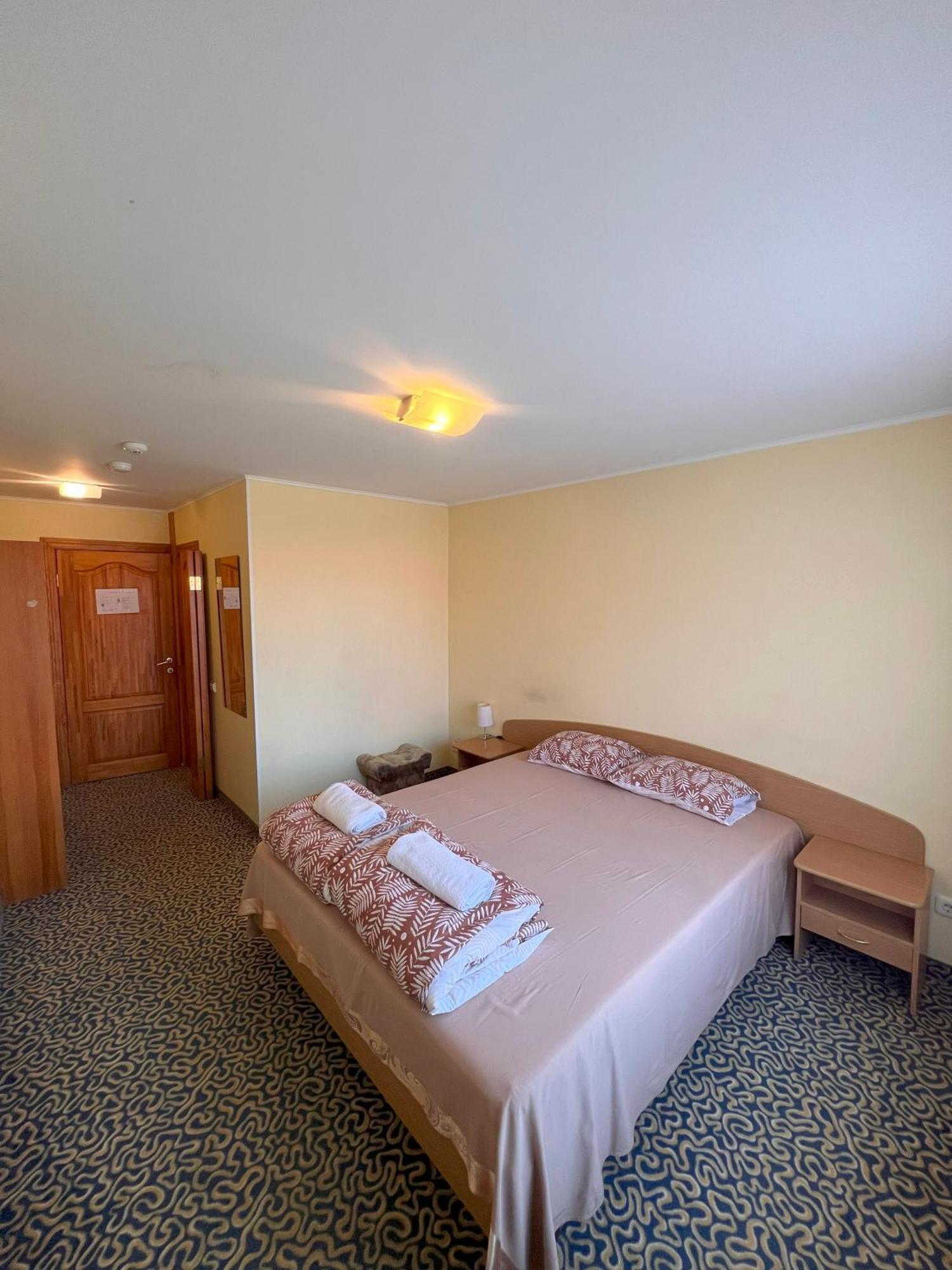 Park Hotel Ķekava Extérieur photo