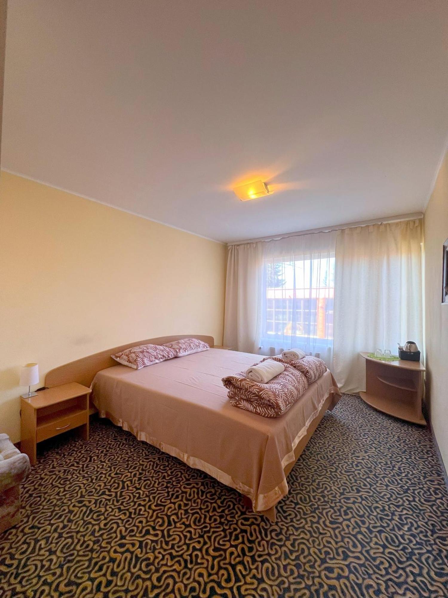 Park Hotel Ķekava Extérieur photo