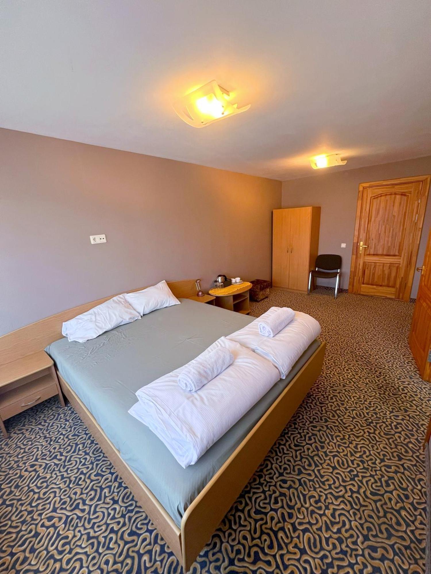 Park Hotel Ķekava Extérieur photo