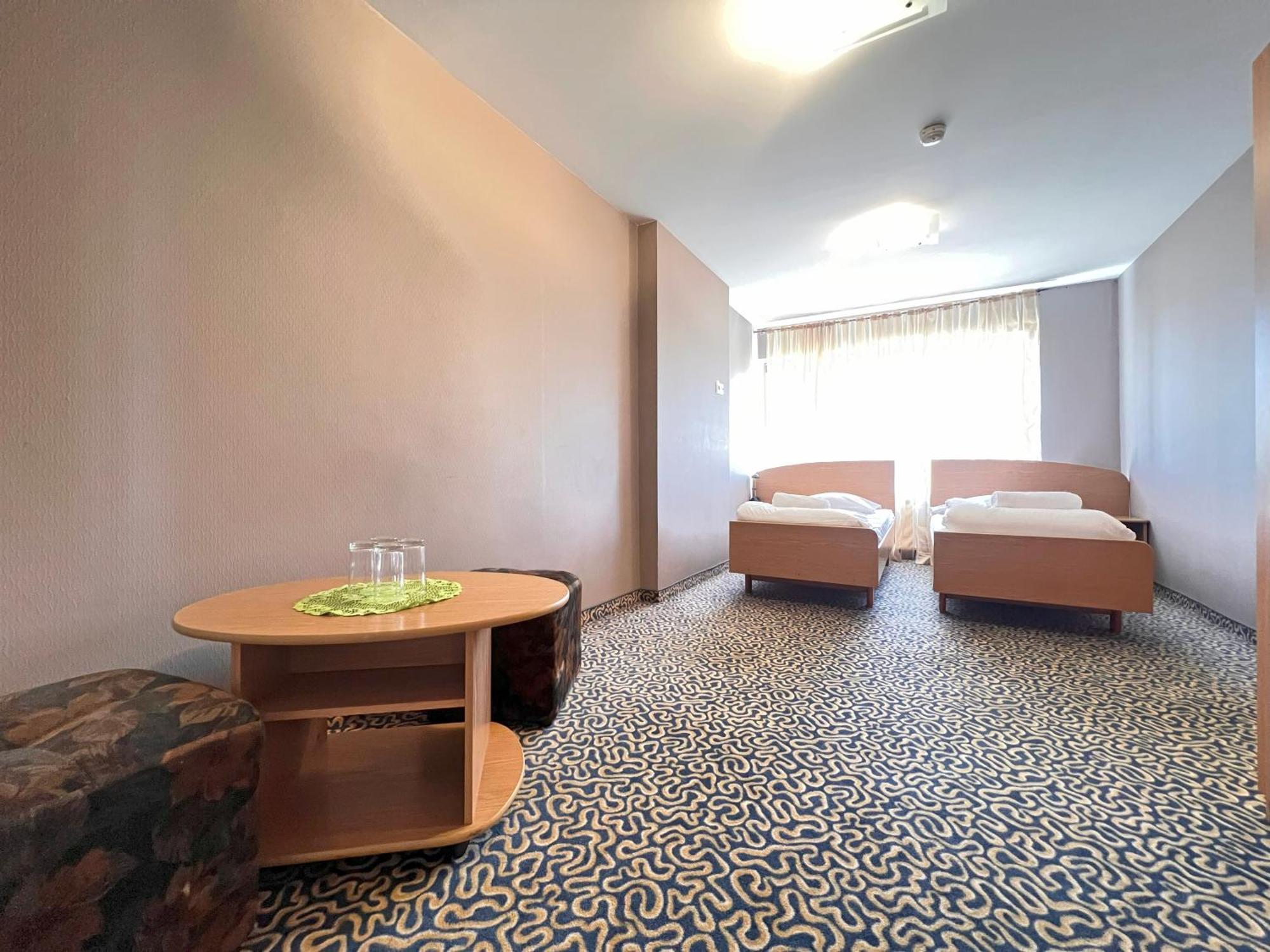 Park Hotel Ķekava Extérieur photo